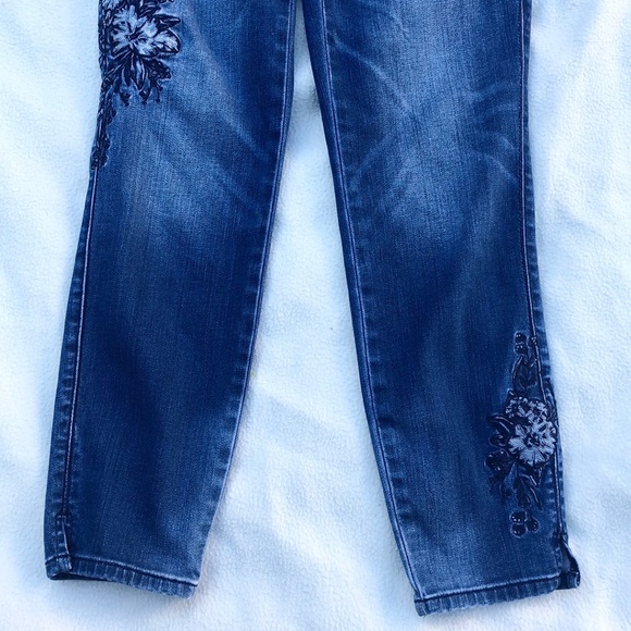 WHBM Floral Embroidered Crop Skinny Jeans Size 2 - Picture 4 of 11